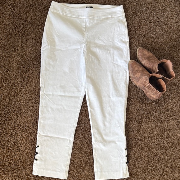JM Collection Pants - JM Collection White Ankle Pants with Black Accents